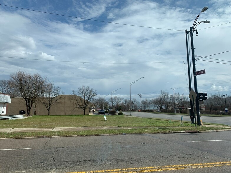 1301 E Stroop Rd, Kettering, OH à vendre - Photo du bâtiment - Image 2 de 2