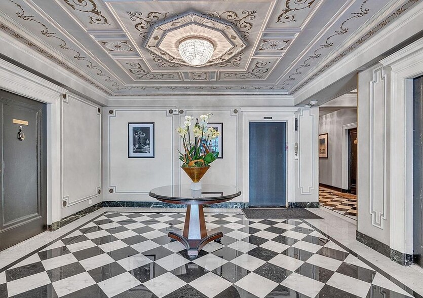 1026 16th St NW, Washington, DC for lease - Building Photo - Image 3 of 13