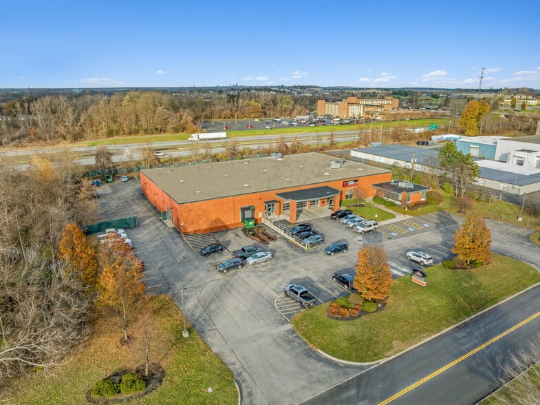 50 Thruway Park Dr, Henrietta, NY à vendre - Photo principale - Image 1 de 4