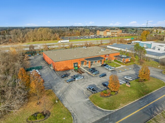 Plus de détails pour 50 Thruway Park Dr, Henrietta, NY - Industriel à vendre