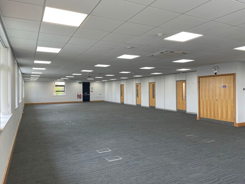 Holgate Park Dr, York à vendre - Photo du bâtiment - Image 3 de 13