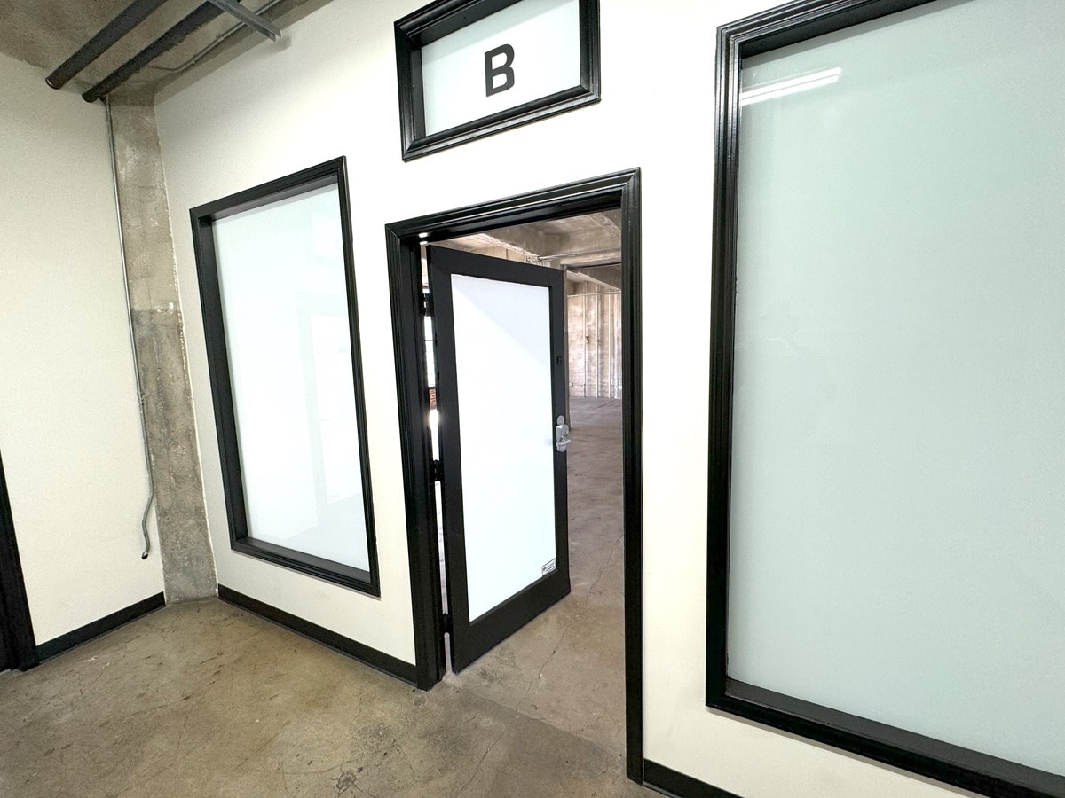 817 S Los Angeles St, Los Angeles, CA for lease Interior Photo- Image 1 of 20