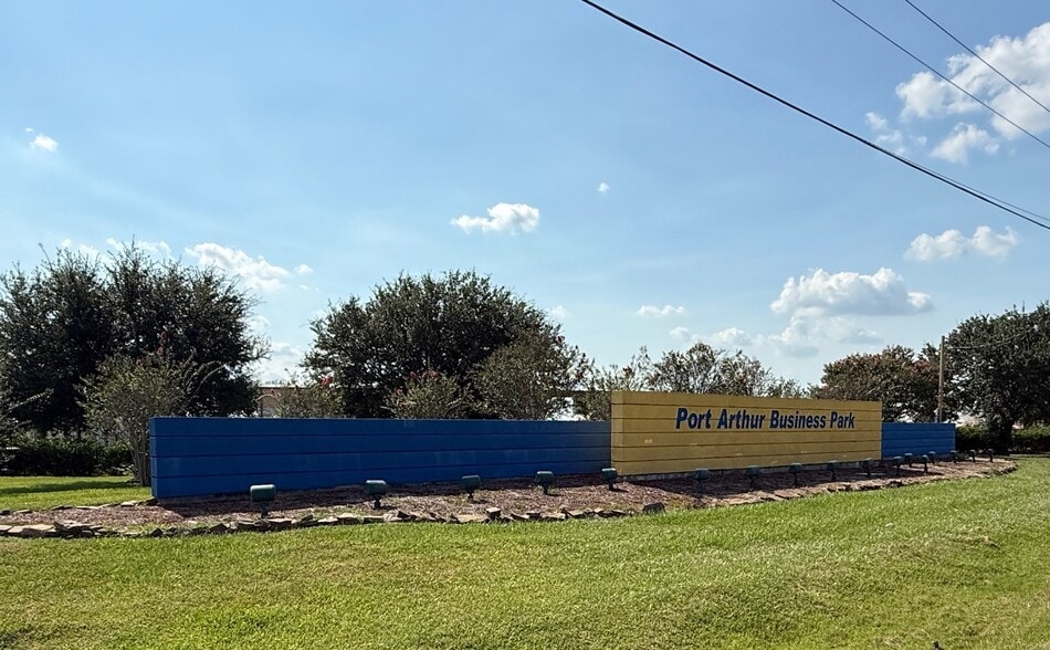 925 Jade Ave, Port Arthur, TX for sale - Building Photo - Image 2 of 15