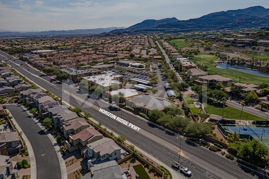 1669 W Horizon Ridge Pky, Henderson, NV à vendre - Photo du bâtiment - Image 2 de 6