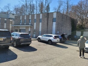 319-321 E Shore Rd, Great Neck, NY for lease Building Photo- Image 2 of 11