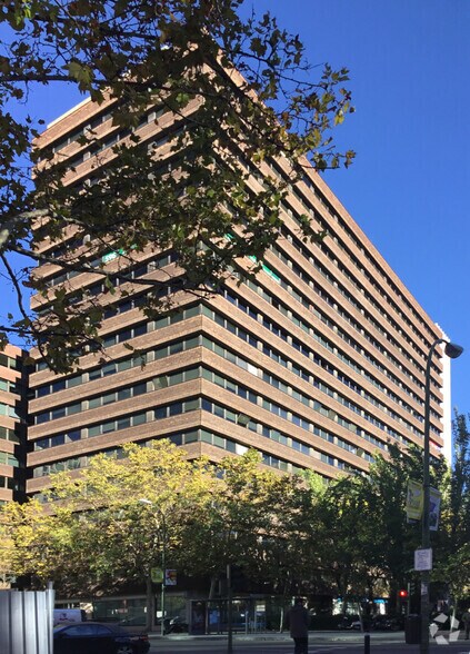 Paseo Castellana, 135, Madrid, Madrid à louer - Photo du bâtiment - Image 3 de 4