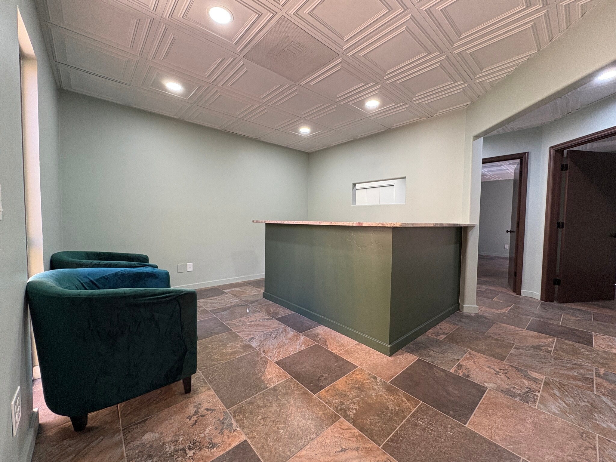 6137 E Grant Rd, Tucson, AZ for lease Interior Photo- Image 1 of 3