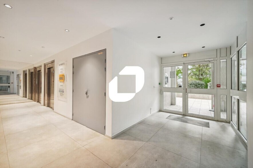 855 Avenue Roger Salengro, Chaville à louer - Photo du bâtiment - Image 2 de 20