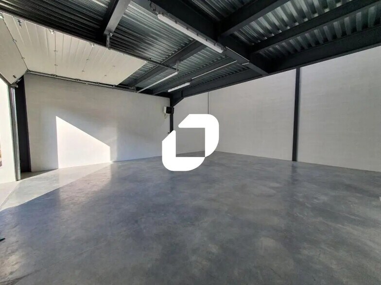 Flex in Bussy-Saint-Georges for lease - Interior Photo - Image 1 of 27