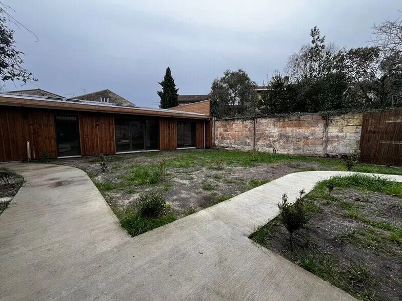 Office in Bordeaux for lease - Building Photo - Image 2 of 12