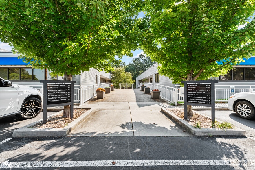 6667 Vernon Woods Dr, Atlanta, GA for lease - Building Photo - Image 3 of 15