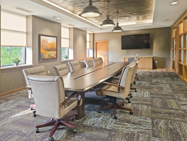 Plus de détails pour 3402 Oakwood Mall Dr, Eau Claire, WI - Coworking à louer