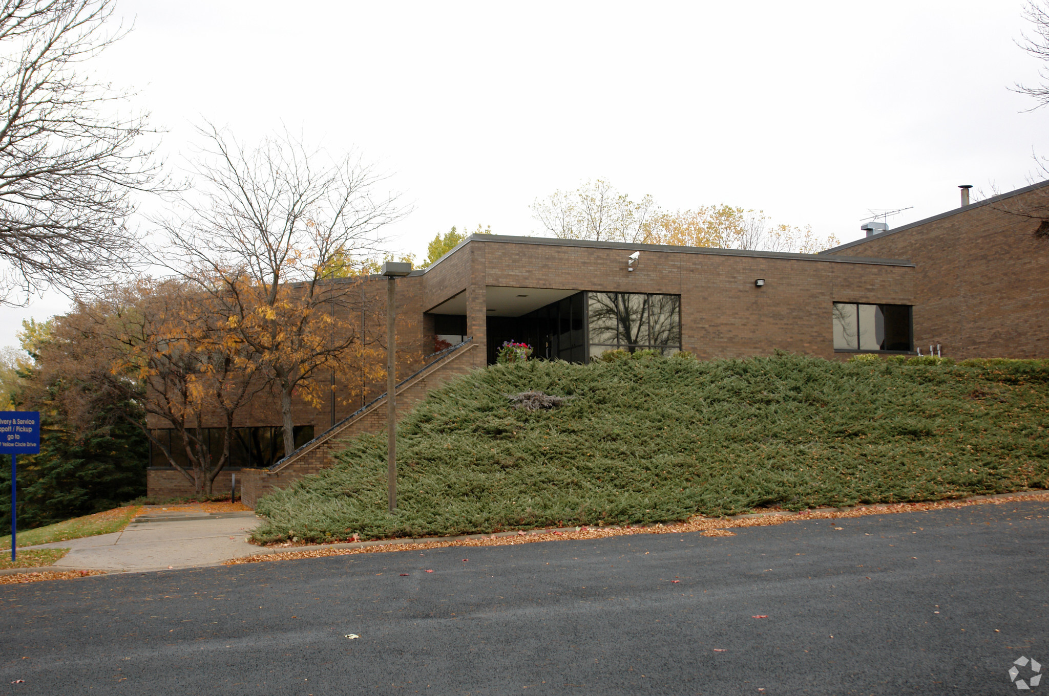 10301 Yellow Circle Dr, Minnetonka, MN à vendre Photo principale- Image 1 de 4