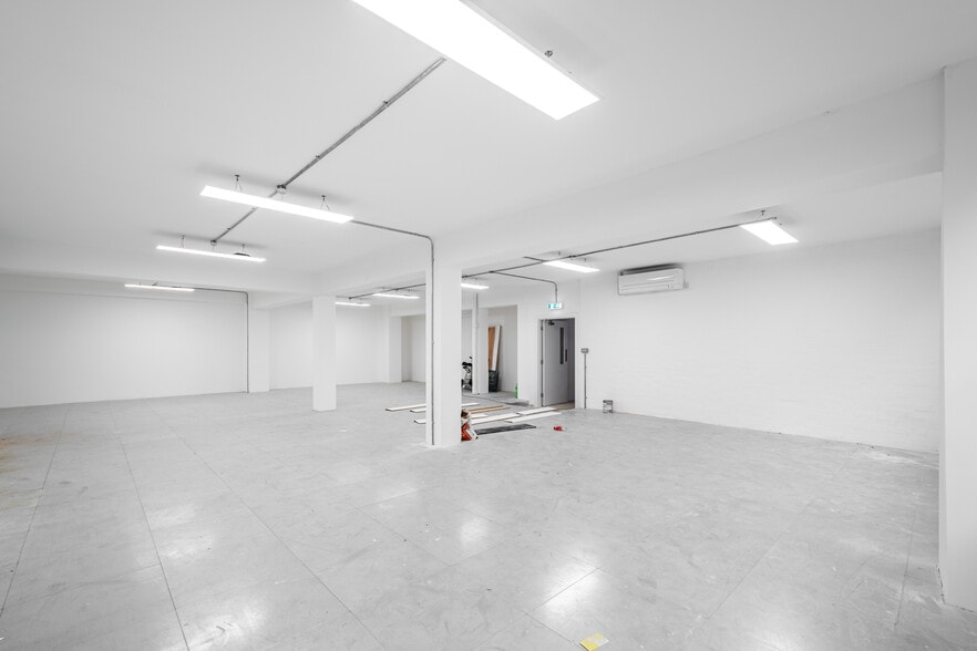 9-13 Osborn St, London for lease - Building Photo - Image 3 of 20