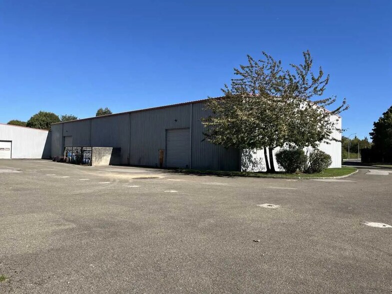 6 Avenue Jean Rostand, Trappes à louer - Photo du bâtiment - Image 3 de 11