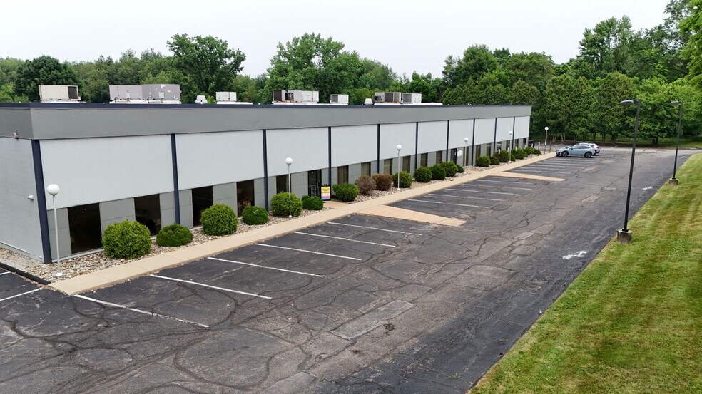 5282 Hudson Dr, Hudson, OH à louer - Photo du bâtiment - Image 2 de 5