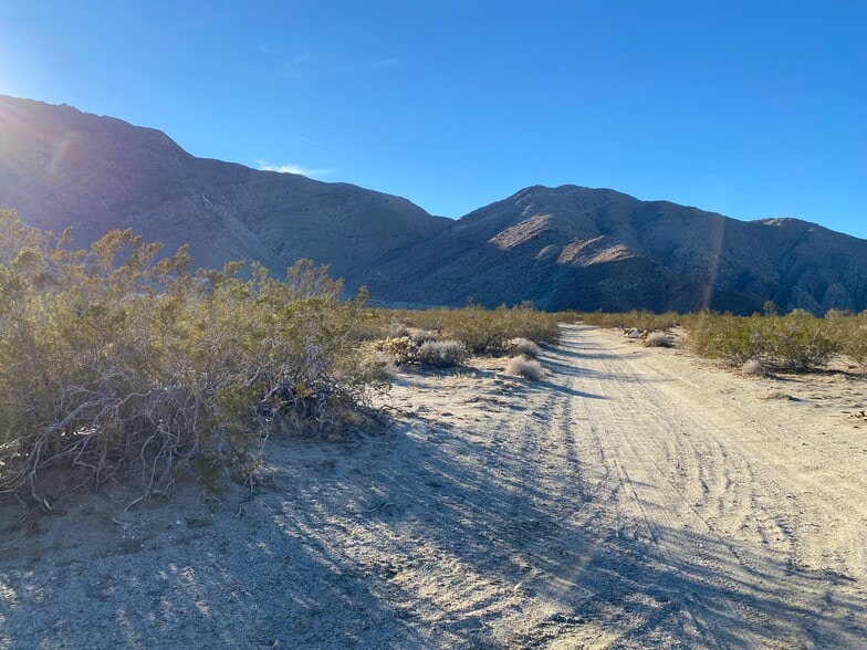 Stage Stop Road and Parkmead Drive, Palm Springs, CA for sale - Primary Photo - Image 2 of 3