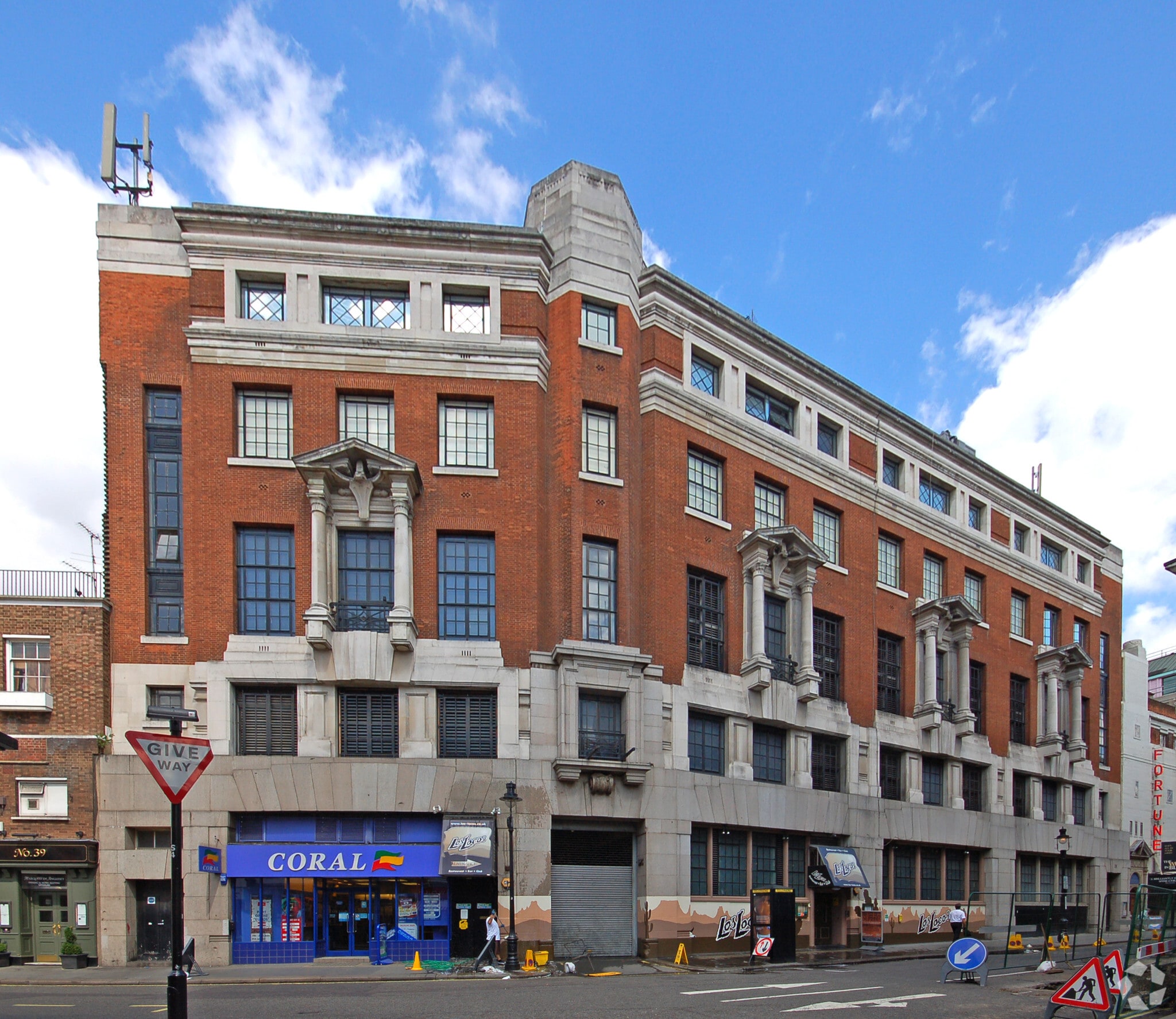 24-26 Russell St, London for lease Primary Photo- Image 1 of 4