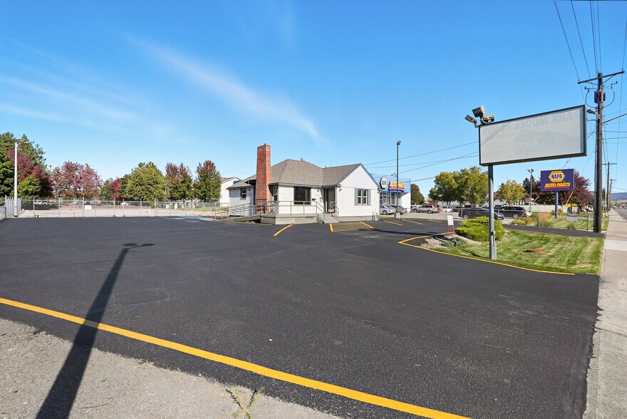 15813 E Sprague Ave, Spokane Valley, WA for lease - Building Photo - Image 1 of 33