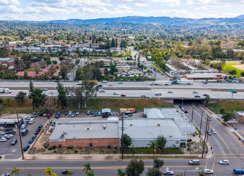 715 W Colton Ave, Redlands, CA à louer - Photo du bâtiment - Image 2 de 9