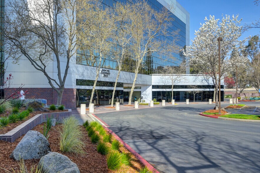 1425 River Park Dr, Sacramento, CA à louer - Photo du bâtiment - Image 2 de 13