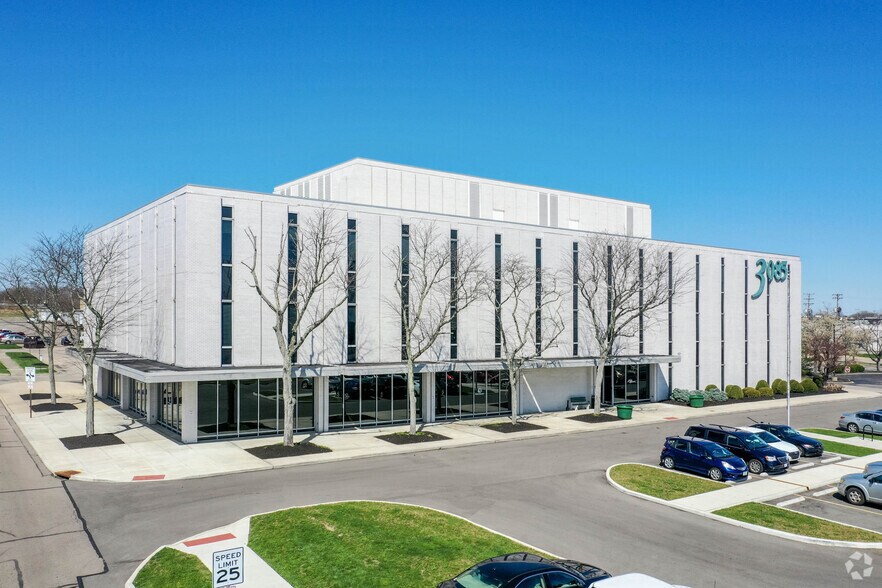 3085 Woodman Dr, Kettering, OH à louer - Photo du bâtiment - Image 1 de 3