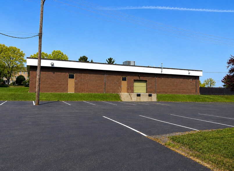 50 Jefferson Park Rd, Warwick, RI à vendre - Photo du bâtiment - Image 2 de 3