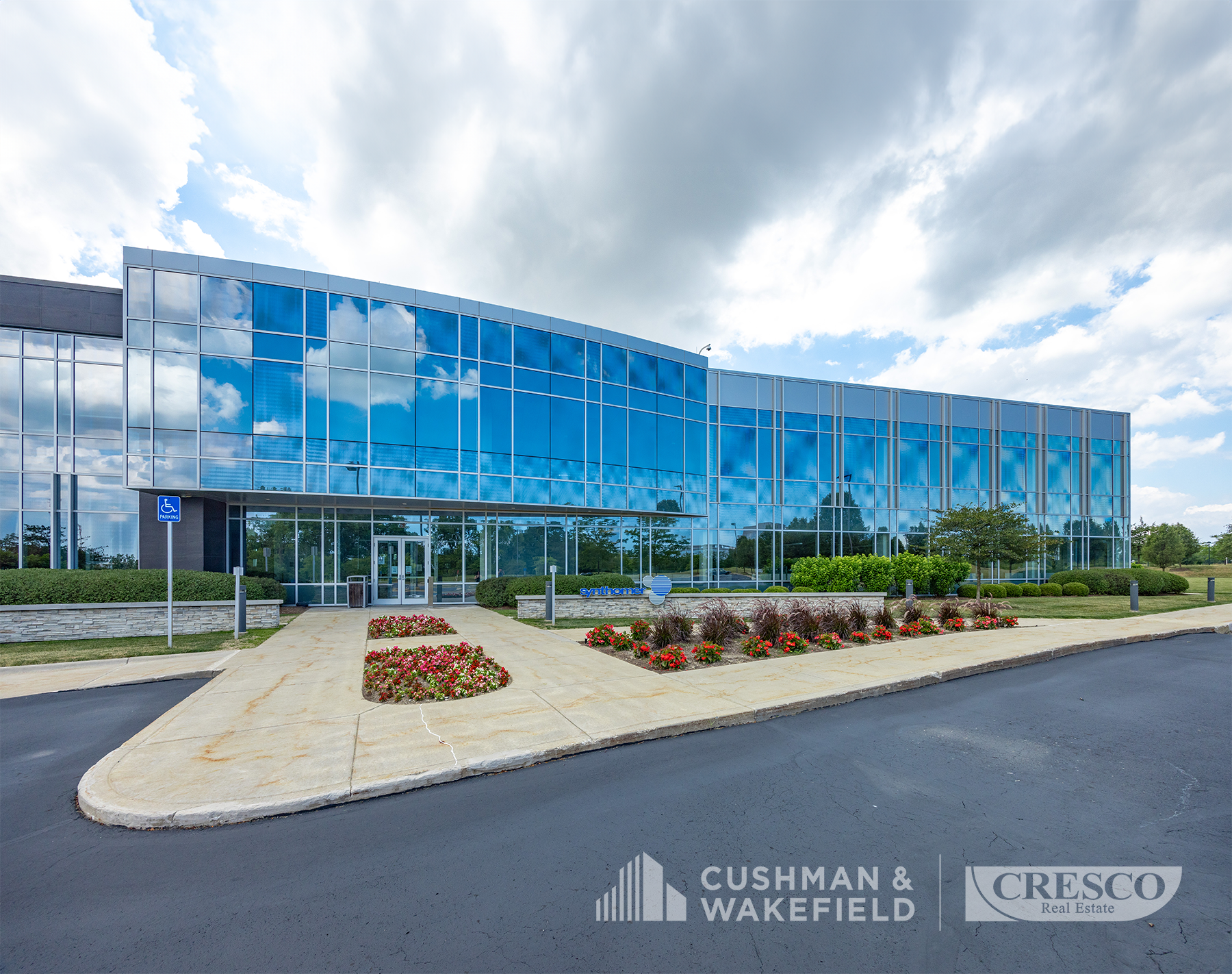 25435 Harvard Rd, Beachwood, OH à louer Photo principale- Image 1 de 16