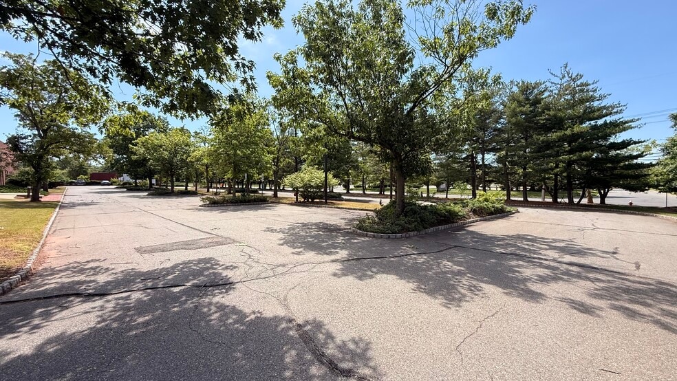 240 Circle Dr N, Piscataway, NJ for sale - Building Photo - Image 3 of 16