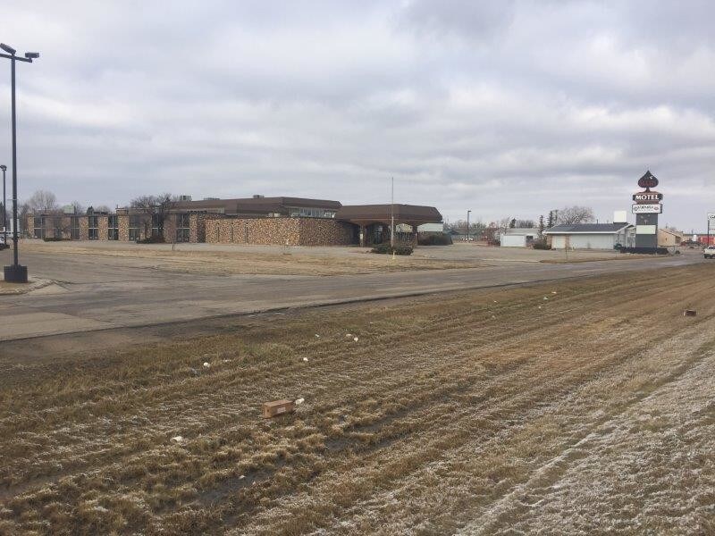 2315 N Broadway, Minot, ND à vendre Photo principale- Image 1 de 65