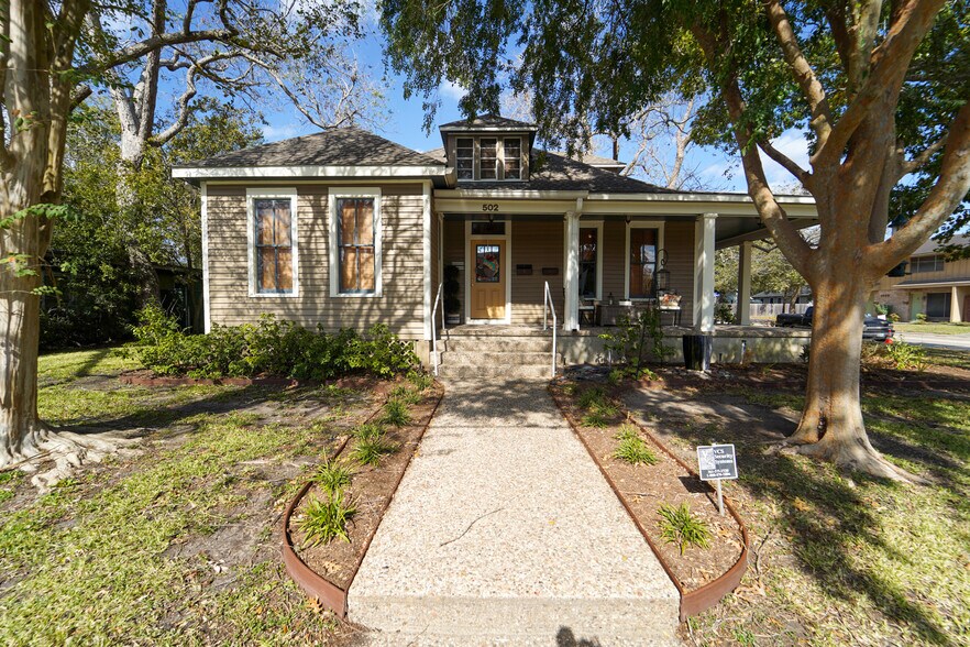 502 W Colorado St, Victoria, TX for sale - Primary Photo - Image 1 of 42