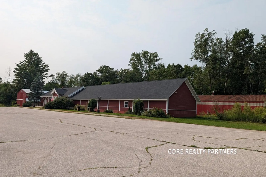14599 Cleveland St, Spring Lake, MI à vendre - Photo du bâtiment - Image 2 de 11