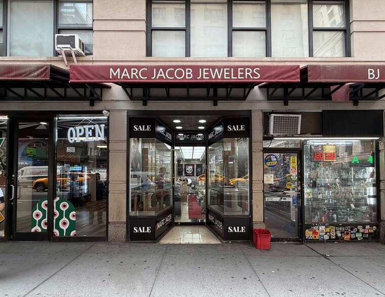 668 Lexington Ave, New York, NY for lease - Building Photo - Image 1 of 12