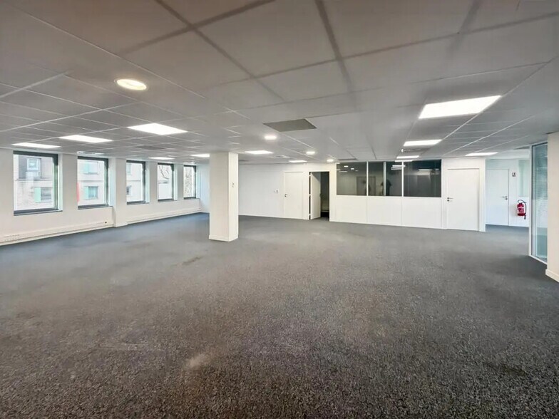 Bureau dans Clichy à louer - Photo du bâtiment - Image 3 de 7