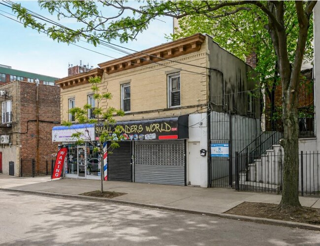 Plus de détails pour 704-706 E 183rd St, Bronx, NY - Commerce de détail à vendre