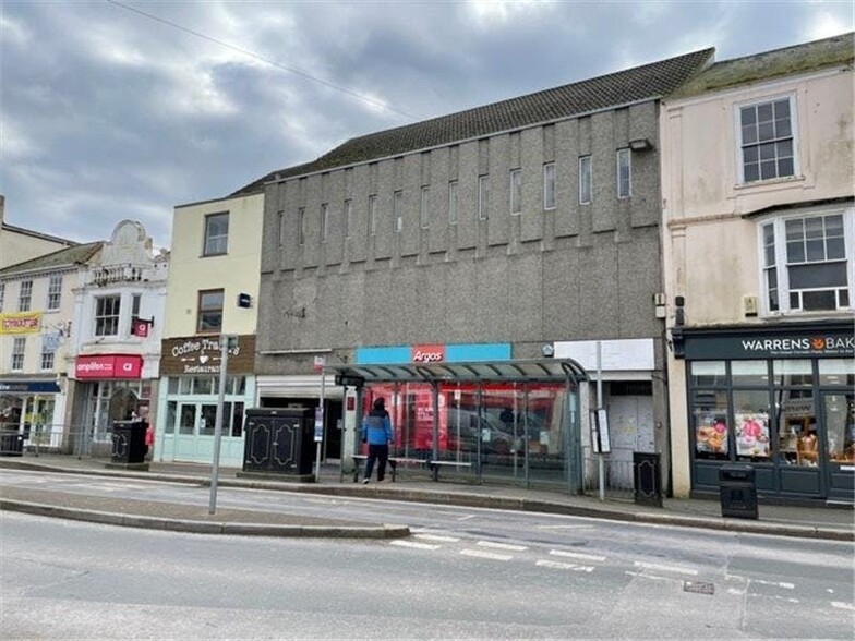 10-11 Victoria Sq, Truro à louer - Photo du bâtiment - Image 1 de 4