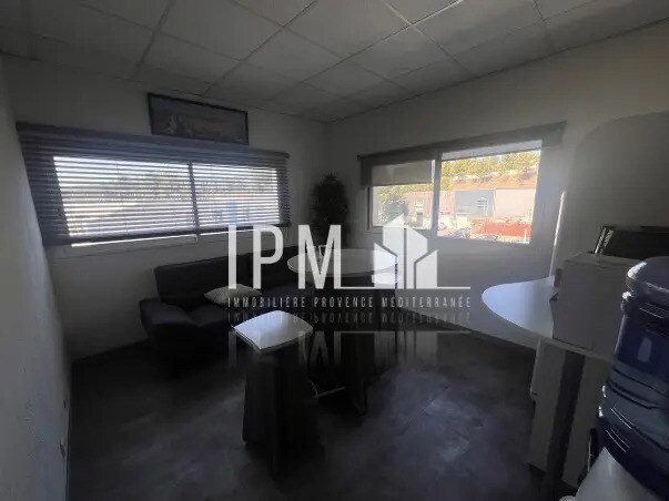Flex in La Ciotat for lease - Interior Photo - Image 3 of 5