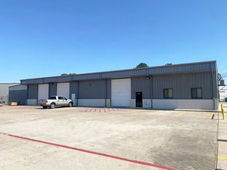 11255 Windfern Rd, Houston, TX for lease - Primary Photo - Image 2 of 9