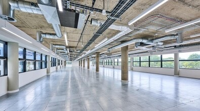 Haywood Rd, Warwick for lease Interior Photo- Image 1 of 10