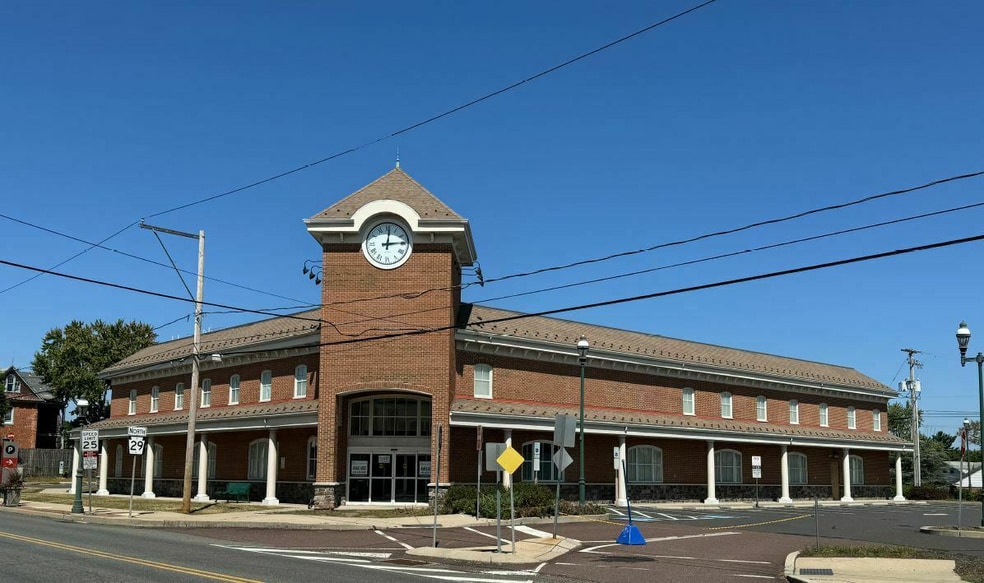 350 Main St, Pennsburg, PA for lease - Building Photo - Image 2 of 8