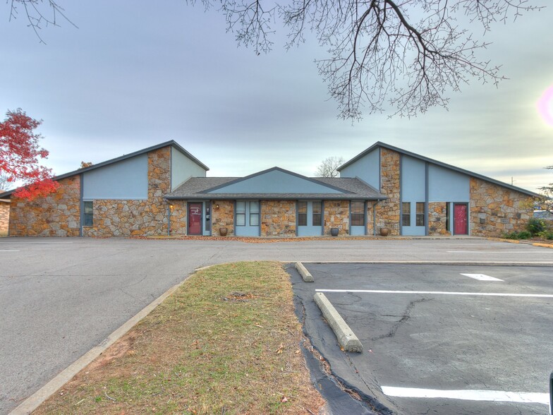 2222 Westpark Dr, Norman, OK for sale - Building Photo - Image 1 of 30