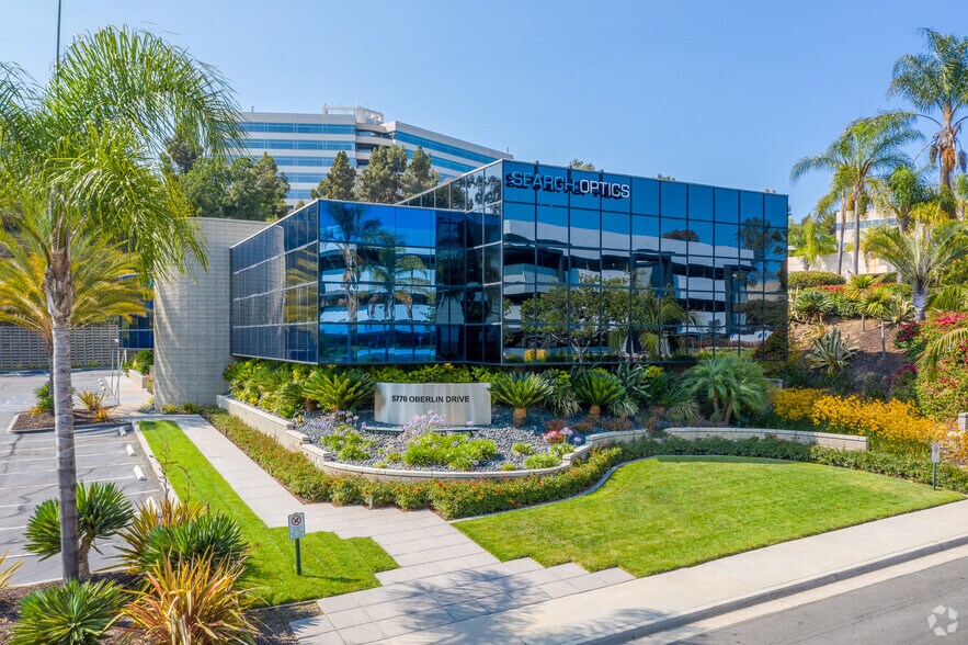 5770 Oberlin Dr, San Diego, CA à louer - Photo principale - Image 1 de 28