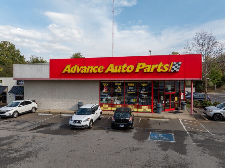 6399 Charlotte Pike, Nashville, TN à vendre - Photo du bâtiment - Image 2 de 5