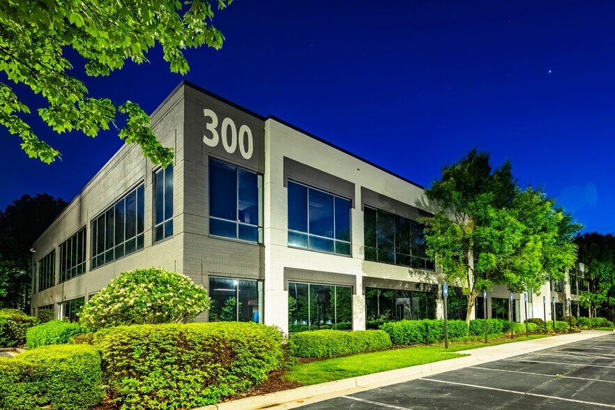 1990 Vaughn Rd, Kennesaw, GA à vendre - Photo du bâtiment - Image 2 de 15