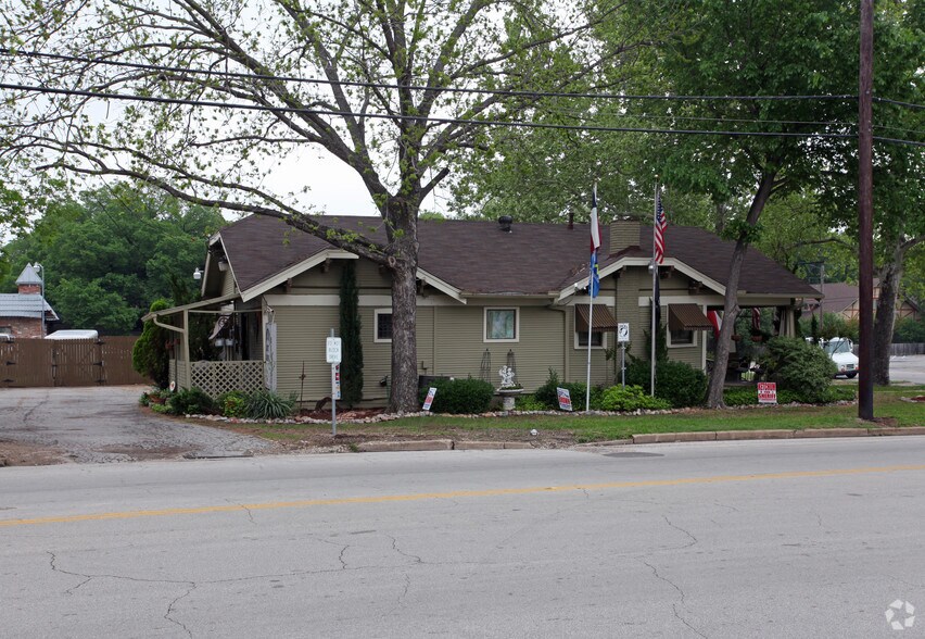 1316 W Main St, Waxahachie, TX à vendre - Photo du bâtiment - Image 2 de 26