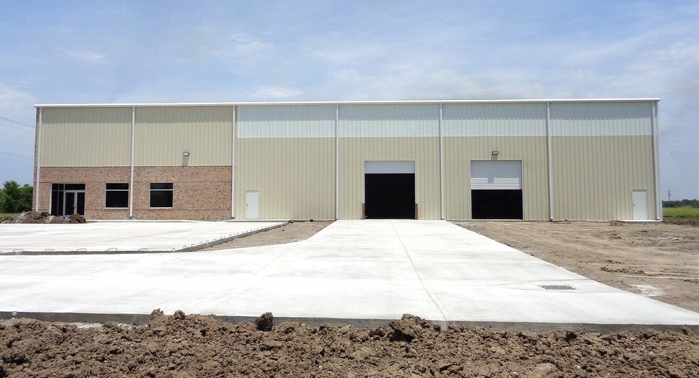 1830 CR 341 Rt, Angleton, TX for sale - Building Photo - Image 1 of 1