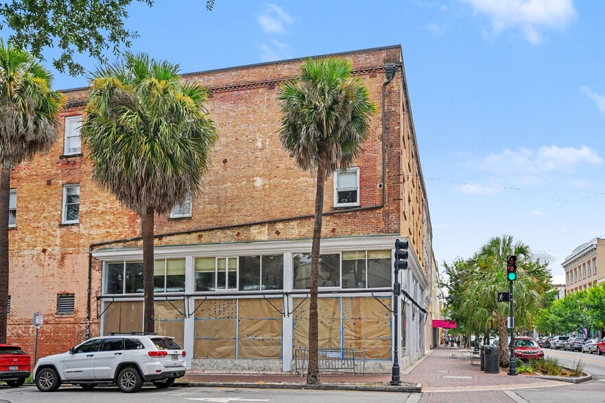 322 W Broughton St, Savannah, GA for lease - Building Photo - Image 3 of 8