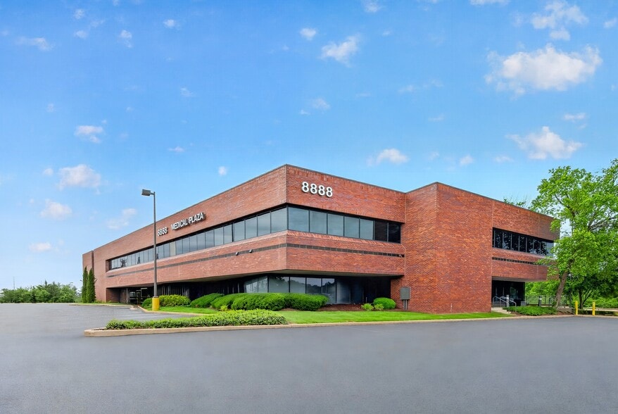 8888 Ladue Rd, Ladue, MO for lease - Building Photo - Image 3 of 41
