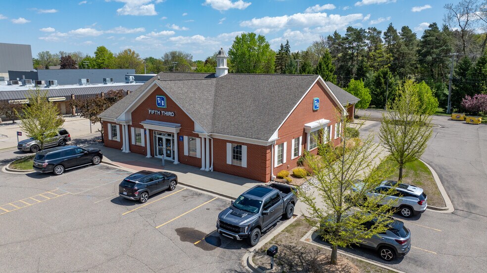 3754 Rochester Rd, Troy, MI à louer - Photo du bâtiment - Image 2 de 7