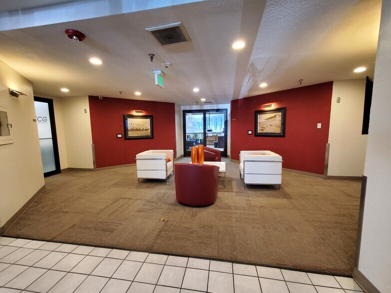 6860 S Yosemite Ct, Englewood, CO à louer - Photo intérieure - Image 3 de 8
